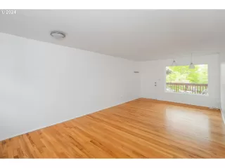 Photo #4: 24240862 Listing