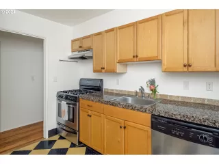 Photo #6: 24240862 Listing