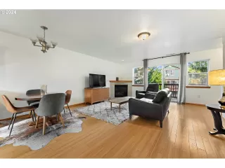 Photo #5: 24241096 Listing