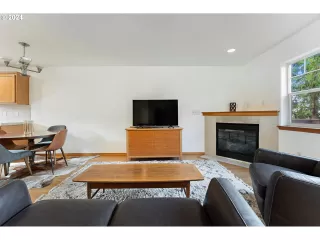 Photo #6: 24241096 Listing