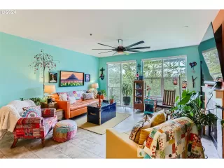 Photo #5: 24241428 Listing