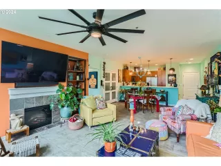 Photo #6: 24241428 Listing