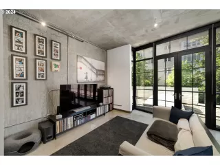 Photo #1: 24242891 Listing