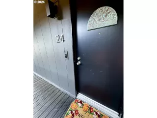 Photo #2: 24243158 Listing