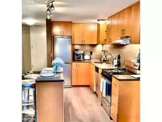 Photo #3: 24243158 Listing