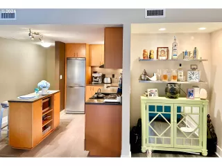 Photo #5: 24243158 Listing