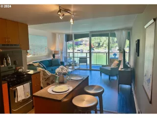 Photo #6: 24243158 Listing