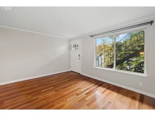 Photo #4: 24244802 Listing