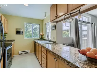 Photo #5: 24245196 Listing 