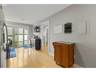 Photo #5: 24245462 Listing