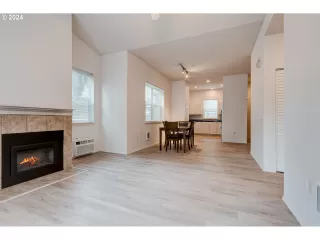 Photo #5: 24245468 Listing