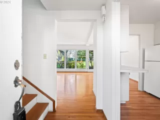 Photo #4: 24245923 Listing 