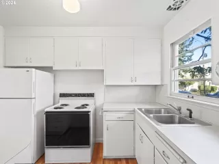 Photo #6: 24245923 Listing 