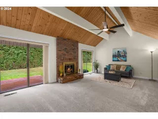 Photo #6: 24246386 Listing