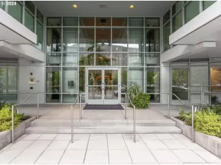 Photo #4: 24247255 Listing