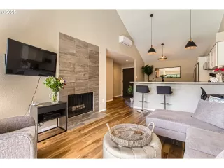 Photo #6: 242484602 Listing