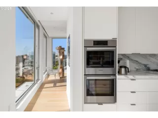 Photo #5: 242487522 Listing