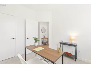 Photo #4: 24248759 Listing