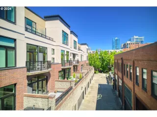 Photo #2: 24249920 Listing