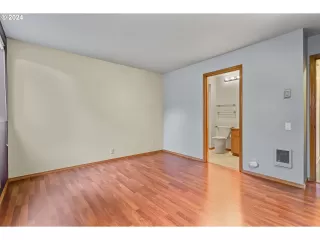 Photo #4: 24250014 Listing