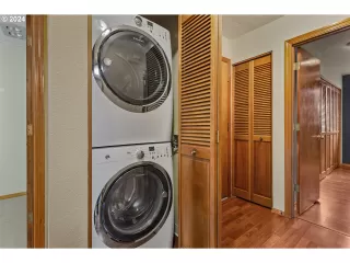 Photo #6: 24250014 Listing