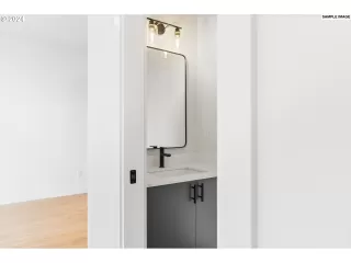 Photo #4: 24251025 Listing