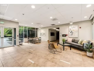 Photo #5: 24251129 Listing