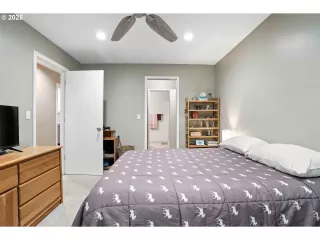 Photo #6: 242518978 Listing