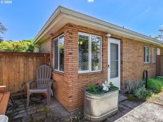 Photo #4: 24253135 Listing