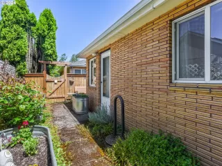 Photo #6: 24253135 Listing