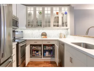 Photo #5: 24253535 Listing