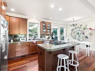 Photo #6: 24253581 Listing