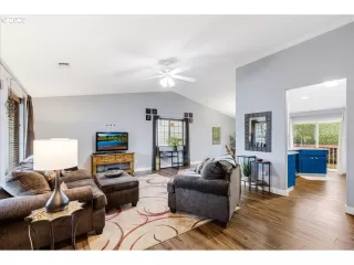 Photo #4: 24253748 Listing