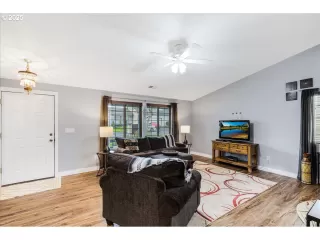 Photo #6: 24253748 Listing