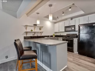 Photo #4: 24254173 Listing