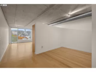 Photo #4: 24254736 Listing