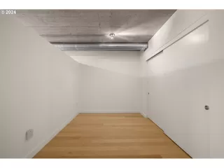 Photo #5: 24254736 Listing