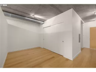 Photo #6: 24254736 Listing