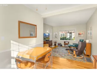 Photo #6: 24255386 Listing