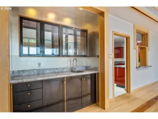 Photo #5: 24255504 Listing