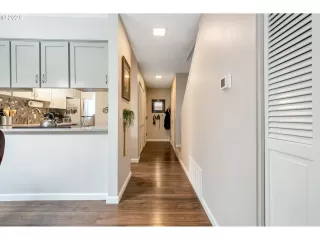 More Details about MLS # 24256333 : 10617 SW CANTERBURY LN