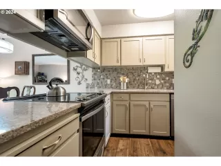 Photo #6: 24256333 Listing 