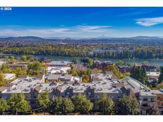 Photo #4: 24256988 Listing