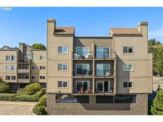 Photo #5: 24256988 Listing