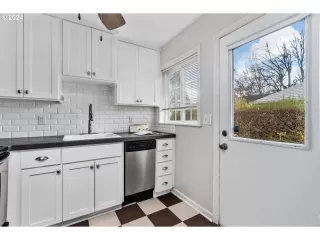 Photo #2: 24257202 Listing 