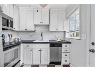 Photo #3: 24257202 Listing 