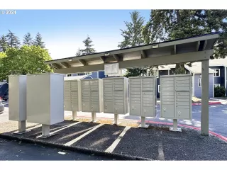 Photo #5: 24257786 Listing