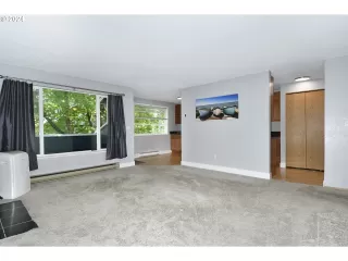 Photo #6: 24257786 Listing