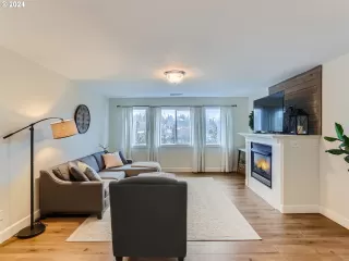 Photo #4: 24257879 Listing