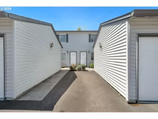 Photo #4: 24258063 Listing 